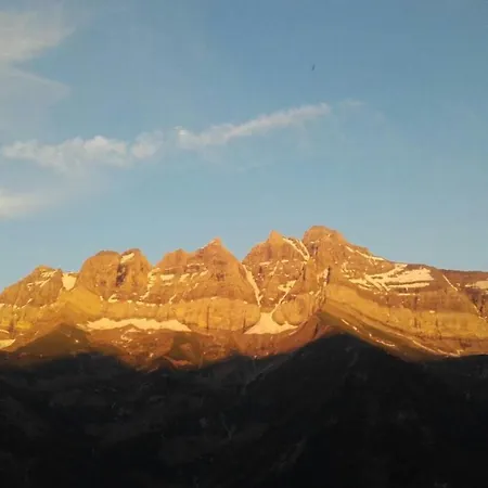 Chalet Les Flats Face Au Dents Du Midi بيت للعطل *